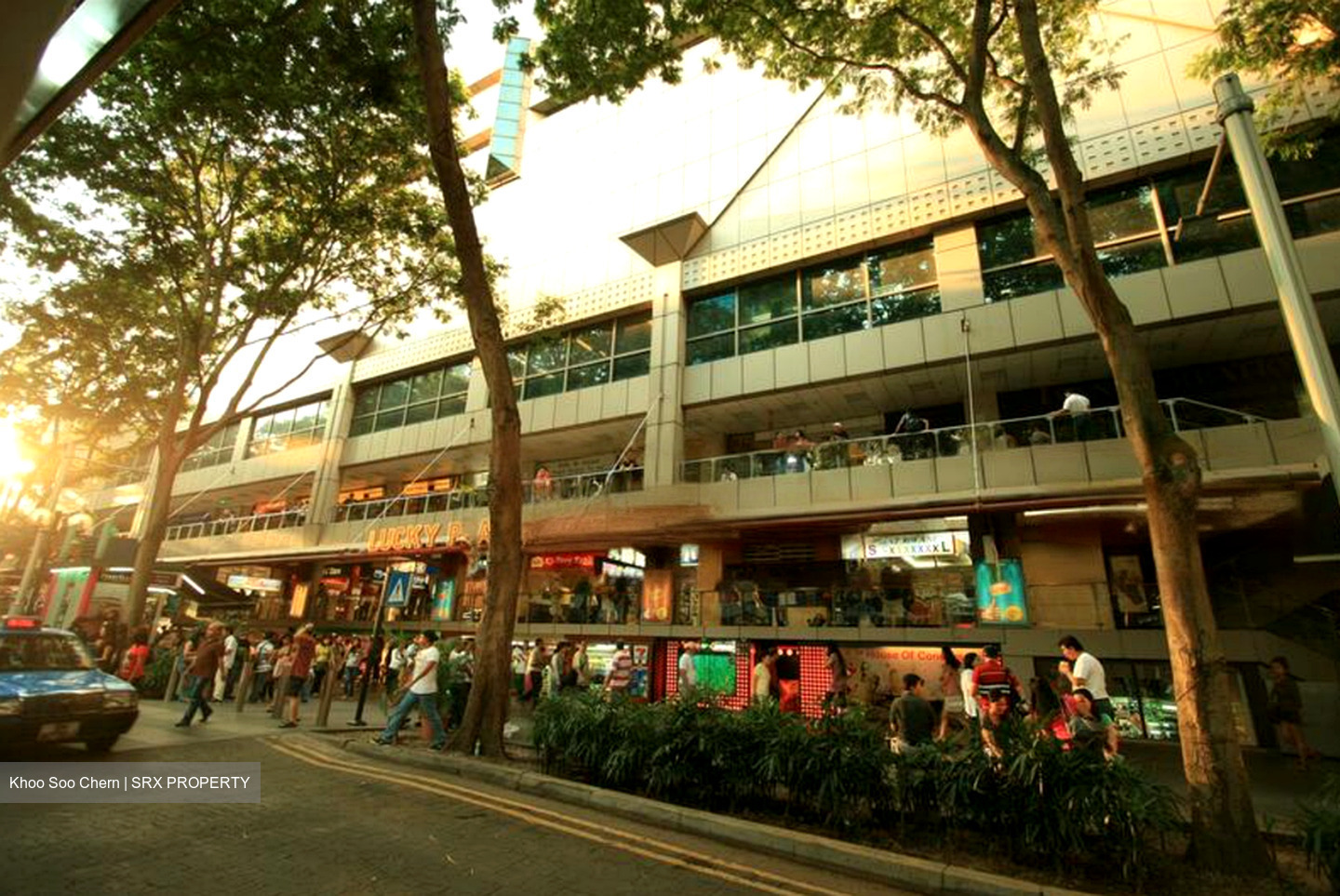 Lucky Plaza (D9), Shop House #452992351